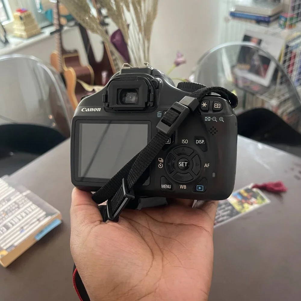 Canon Eos Rebel t3 dslr camera (Charger, Battery & Bag Included) (2011 Model)